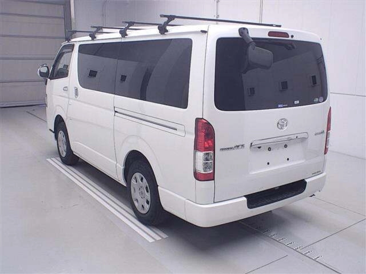 TOYOTA REGIUS ACE VAN