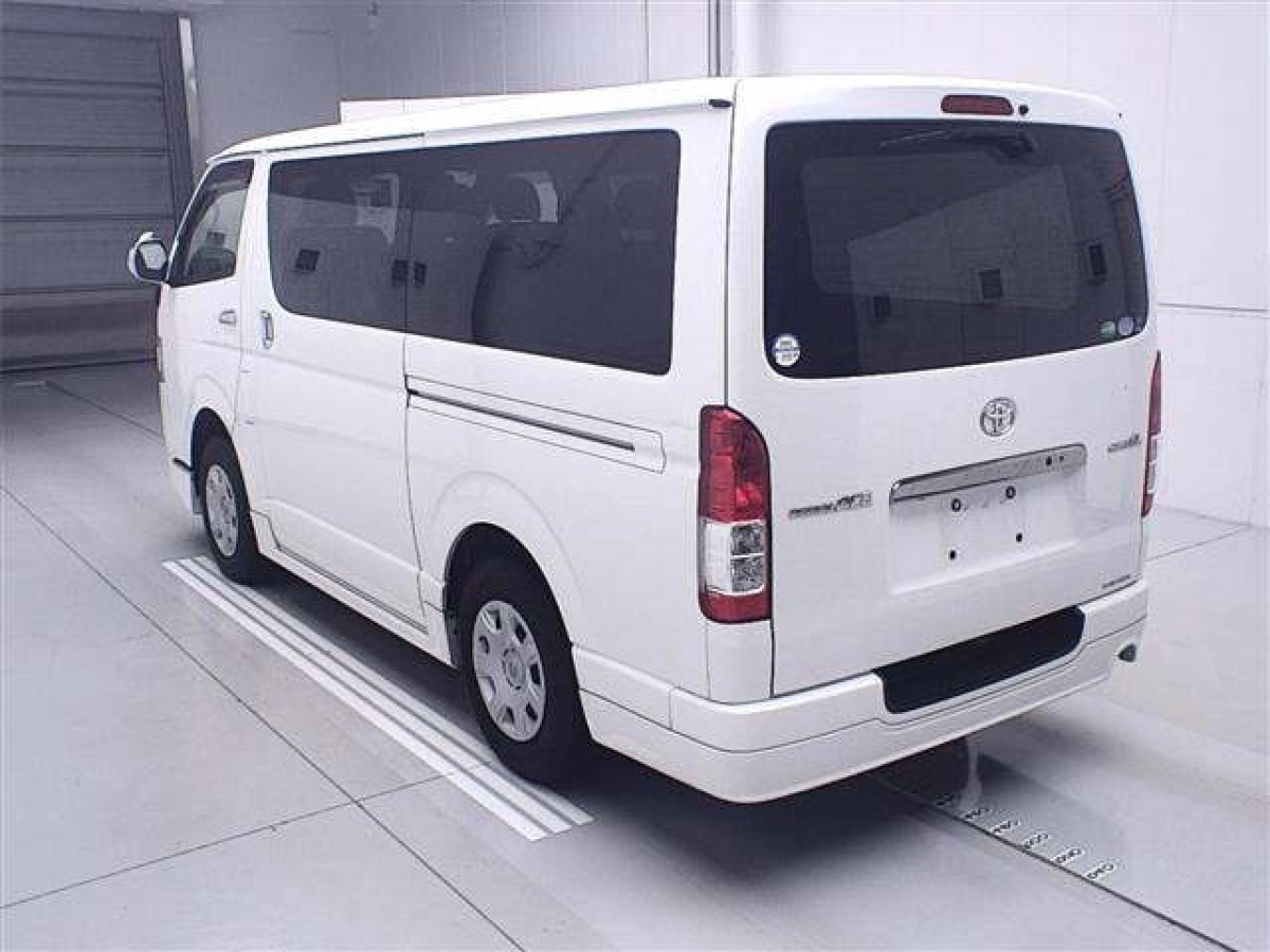 TOYOTA REGIUS ACE VAN