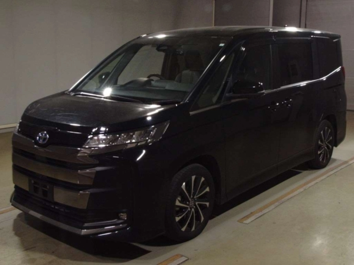 TOYOTA NOAH ZWR90W 2023