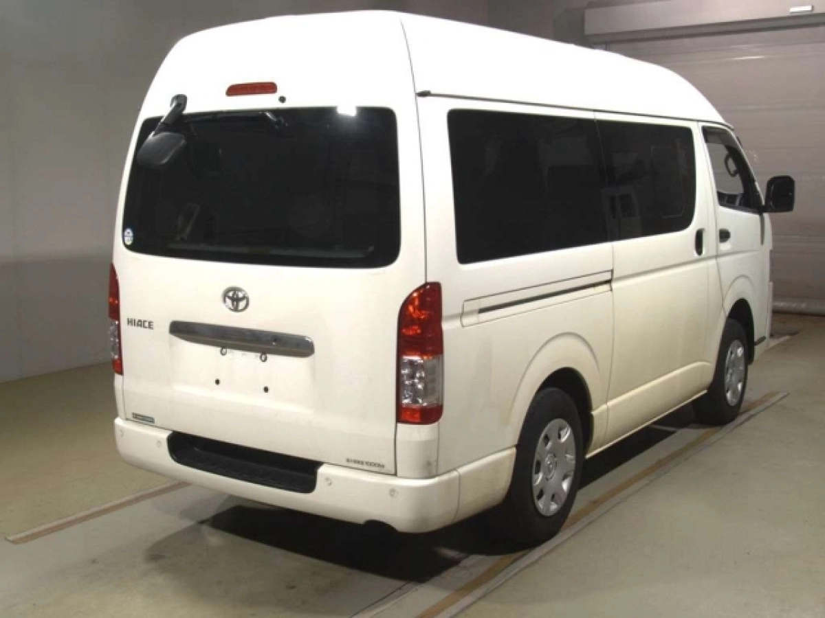 TOYOTA HIACE VAN