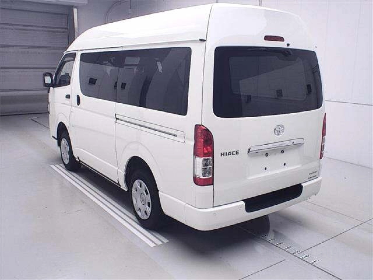 TOYOTA HIACE VAN