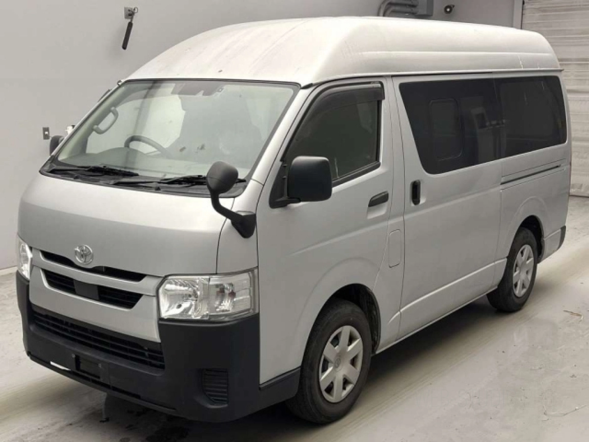 TOYOTA HIACE VAN TRH200K 2020