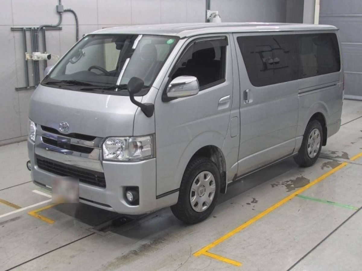 TOYOTA REGIUS ACE VAN