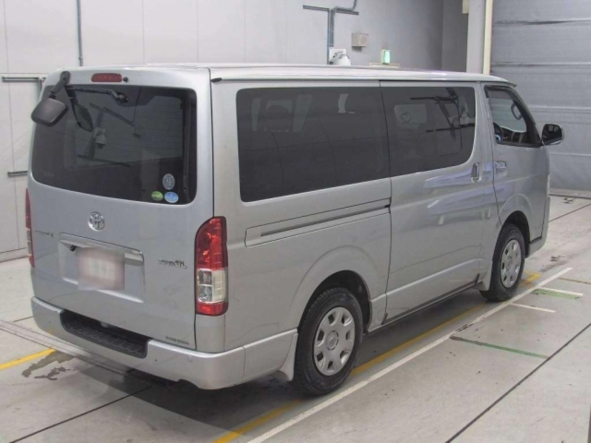 TOYOTA REGIUS ACE VAN