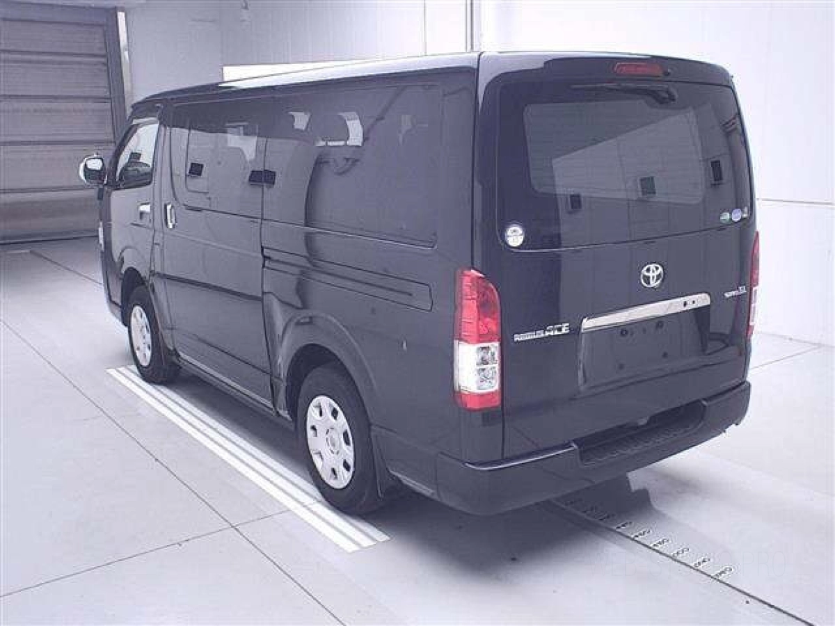 TOYOTA REGIUS ACE VAN