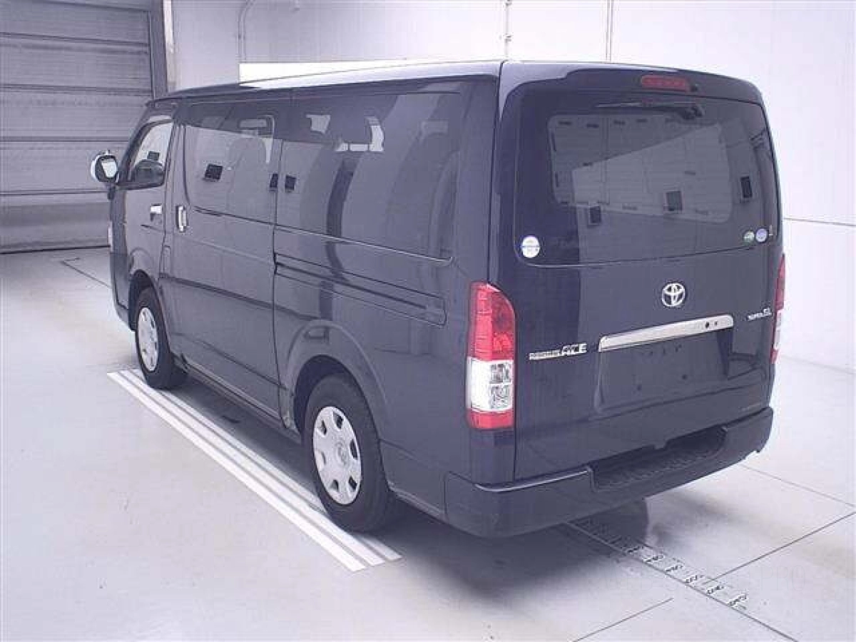 TOYOTA REGIUS ACE VAN