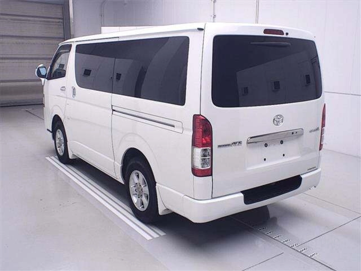 TOYOTA REGIUS ACE VAN