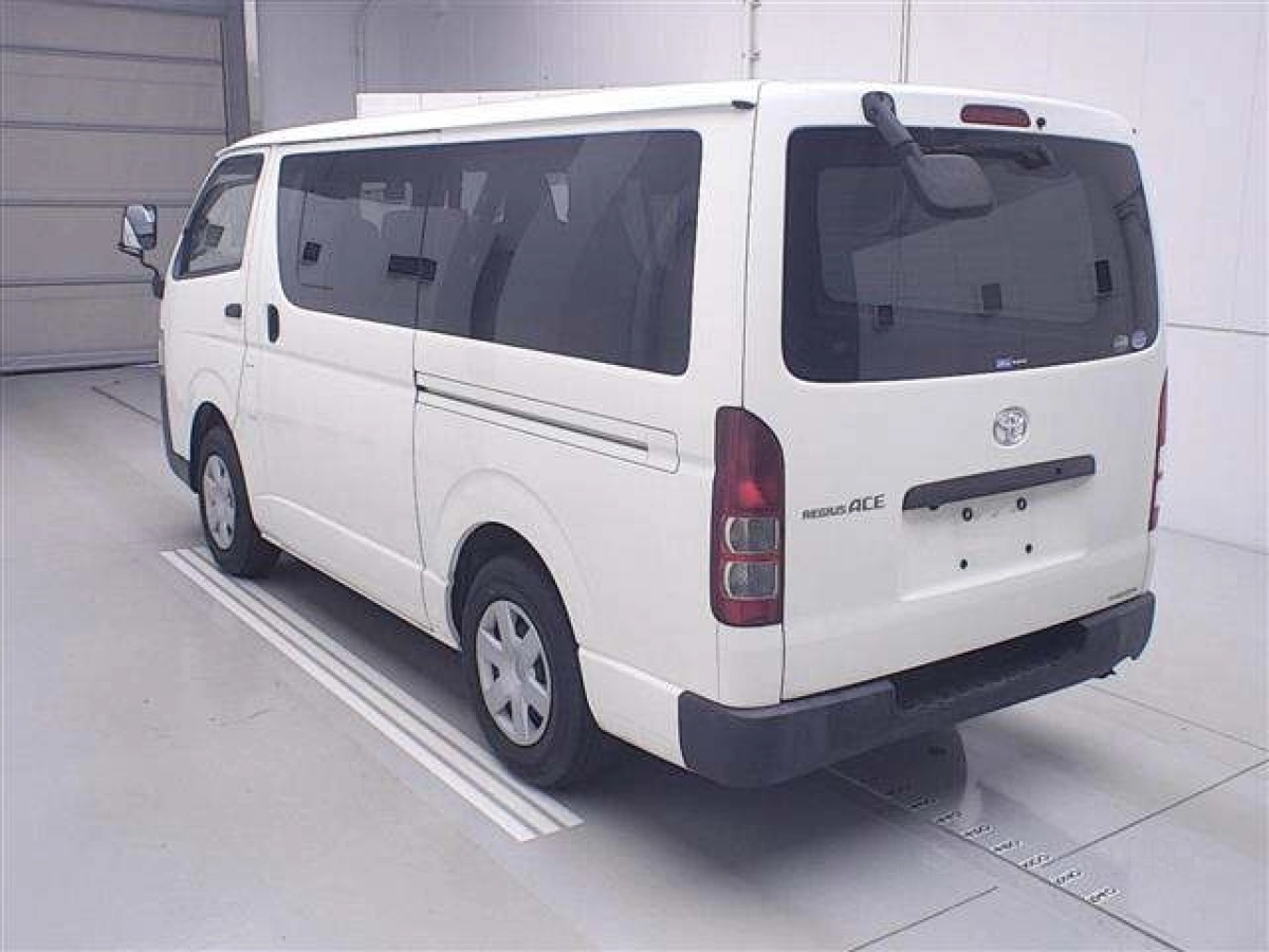 TOYOTA REGIUS ACE VAN