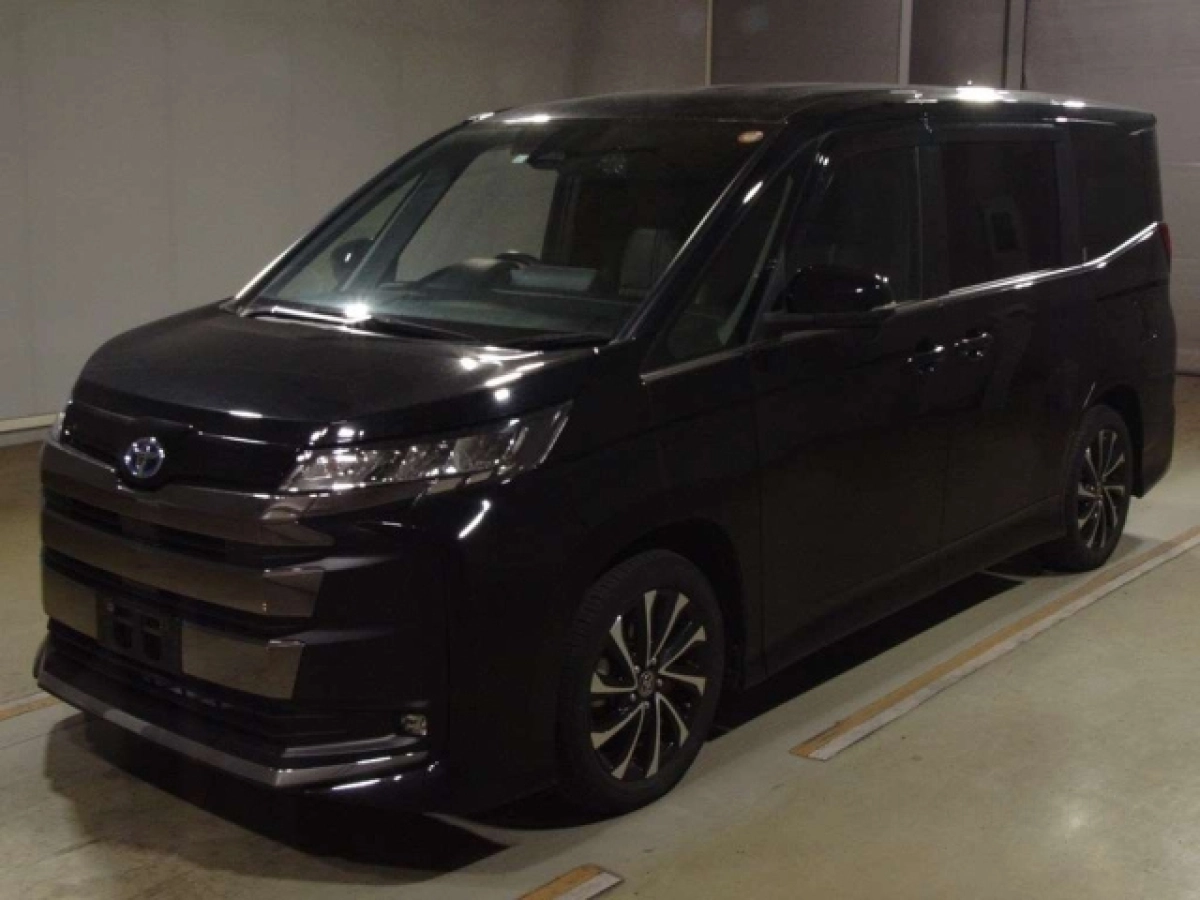 TOYOTA NOAH ZWR90W 2023