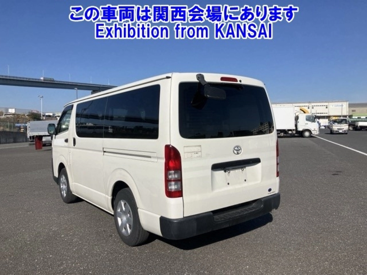 TOYOTA HIACE VAN