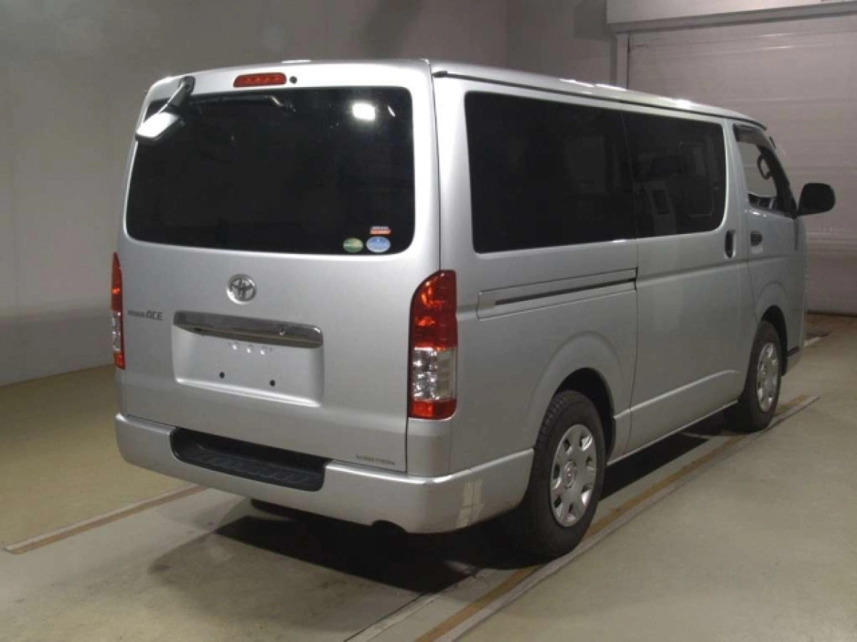 TOYOTA REGIUS ACE VAN