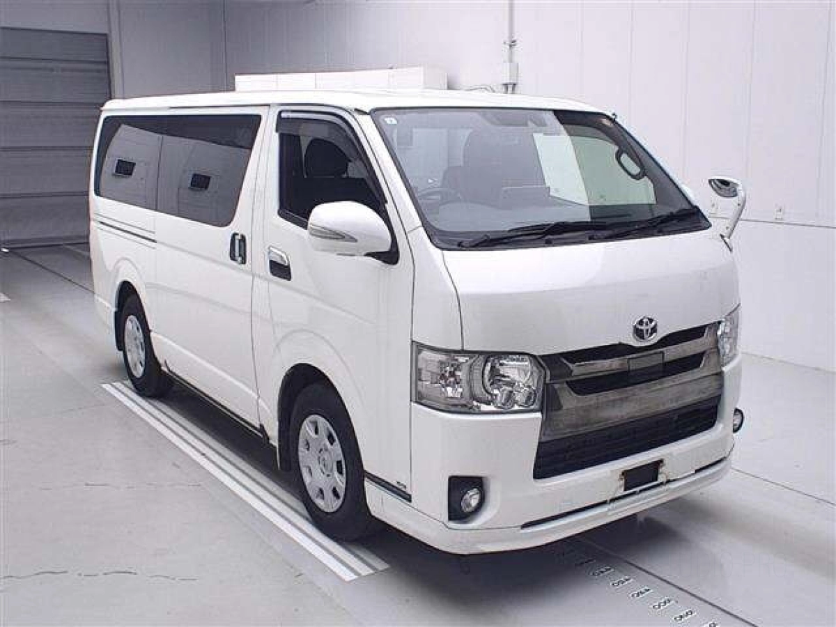 TOYOTA HIACE VAN GDH206V 2019