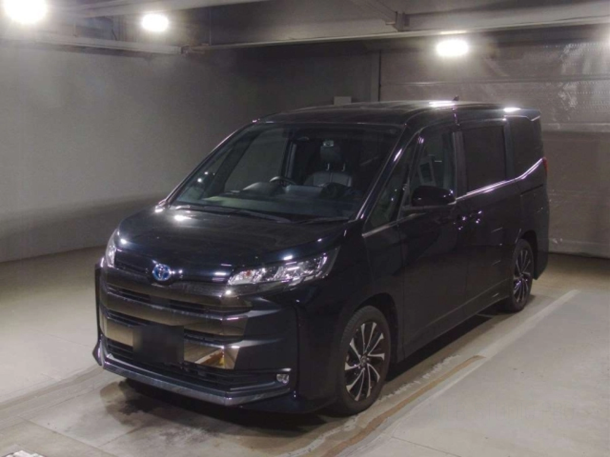 TOYOTA NOAH ZWR90W 2023