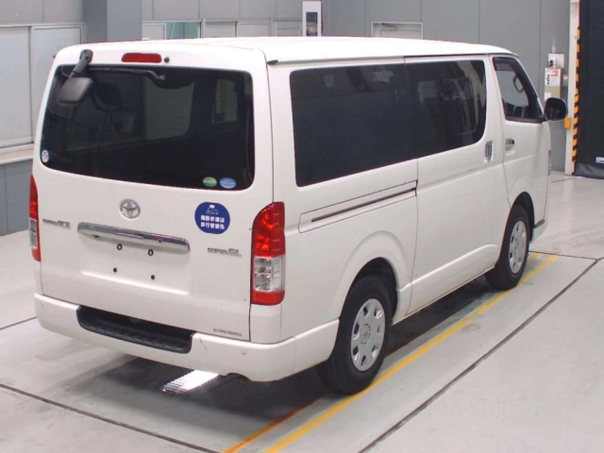 TOYOTA REGIUS ACE VAN