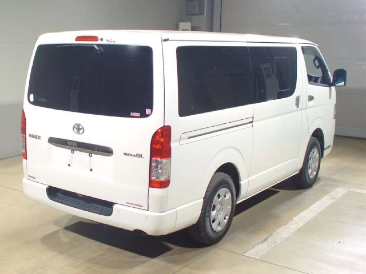 TOYOTA HIACE VAN