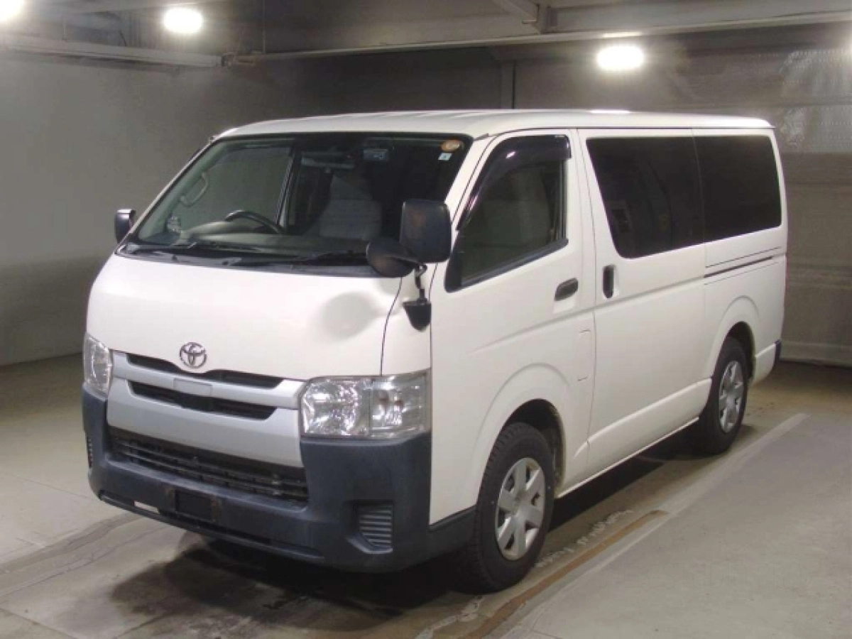 TOYOTA HIACE VAN