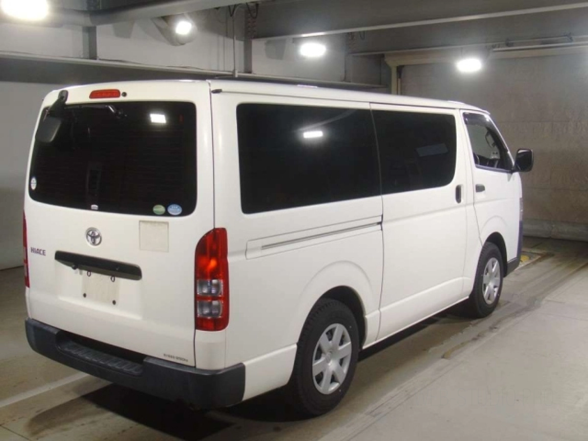 TOYOTA HIACE VAN