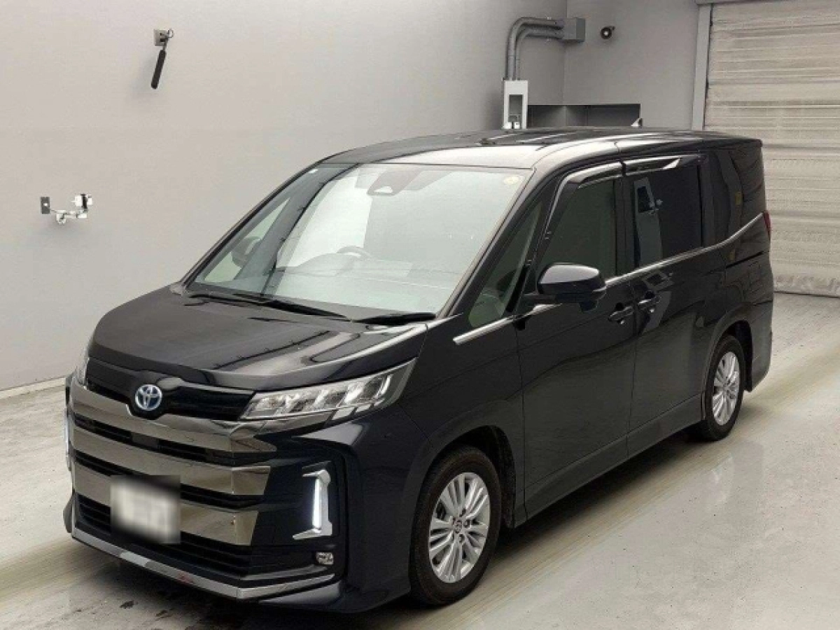 TOYOTA NOAH ZWR90W 2024