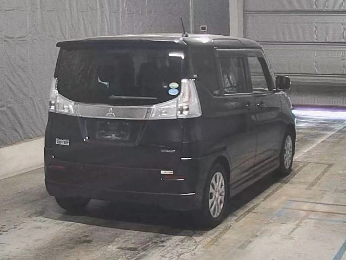 MITSUBISHI DELICA D2