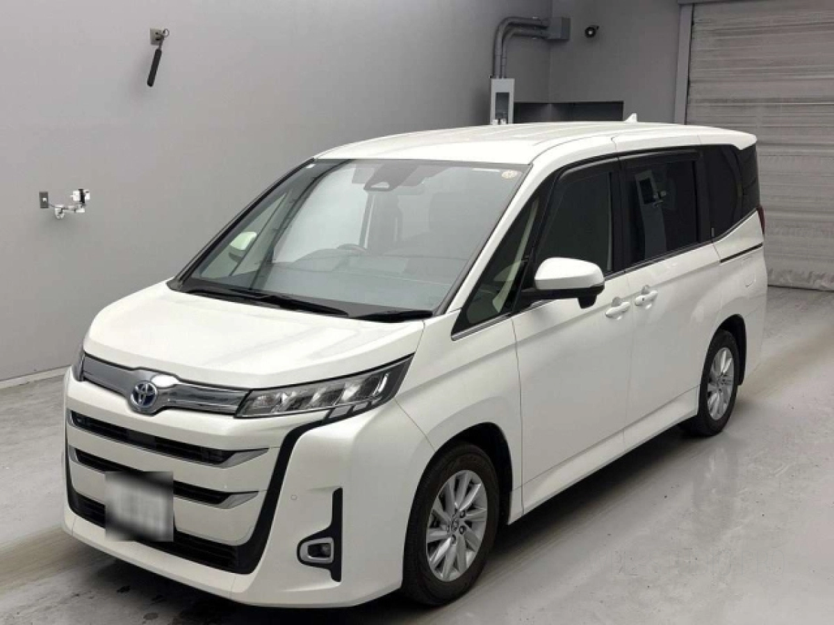 TOYOTA NOAH ZWR90W 2023