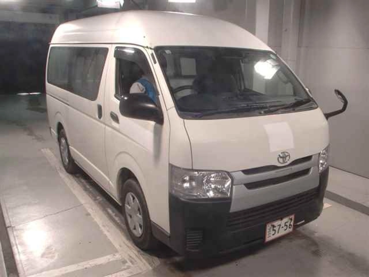 TOYOTA HIACE VAN