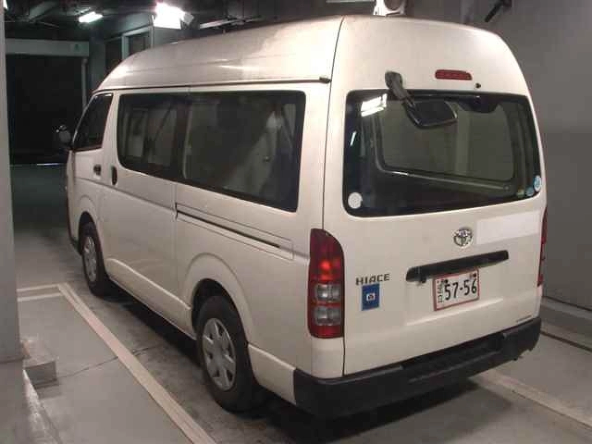 TOYOTA HIACE VAN