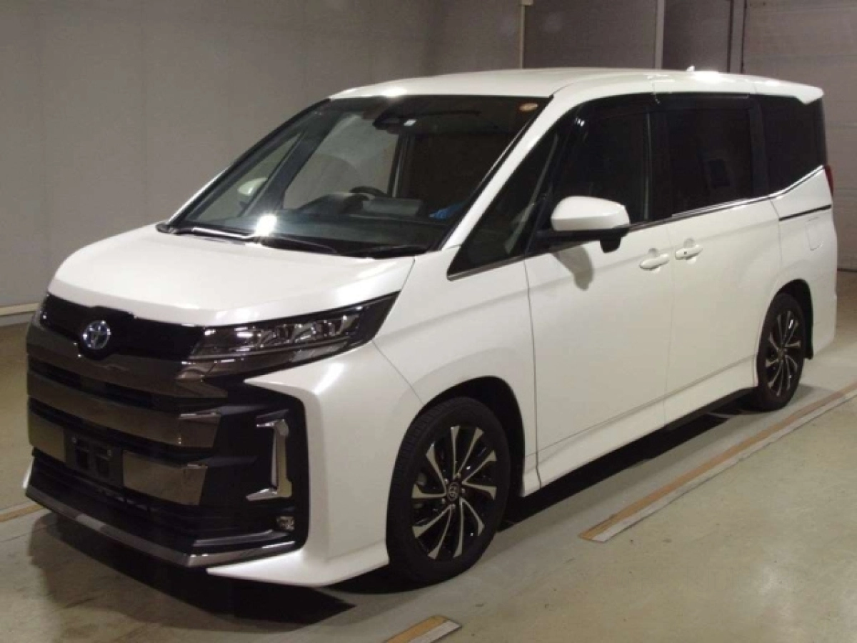 TOYOTA NOAH ZWR90W 2023