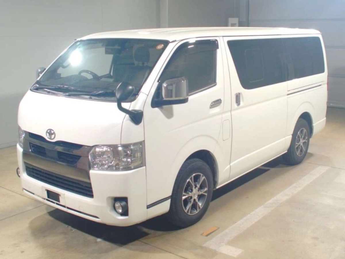 TOYOTA HIACE VAN