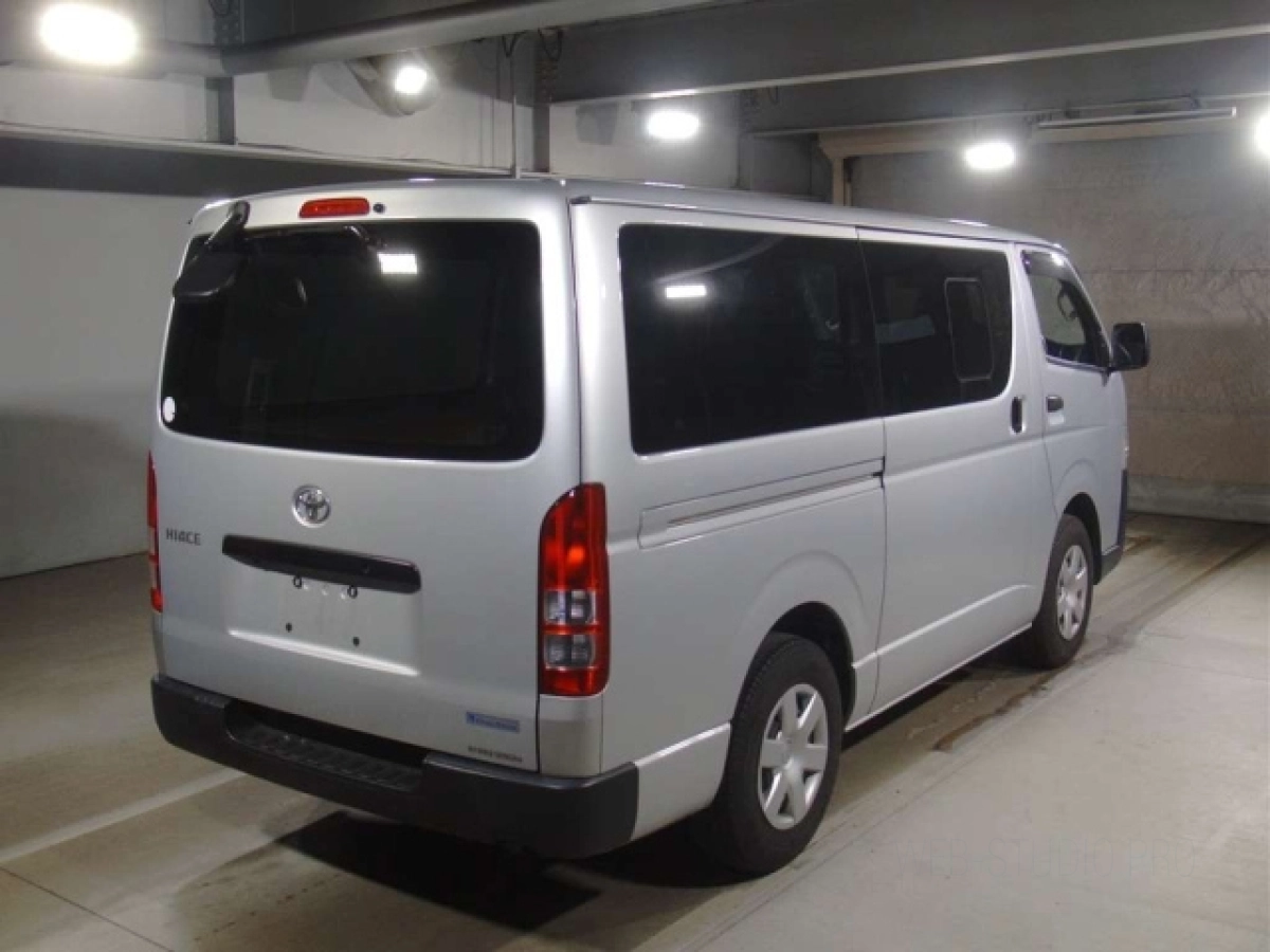 TOYOTA HIACE VAN