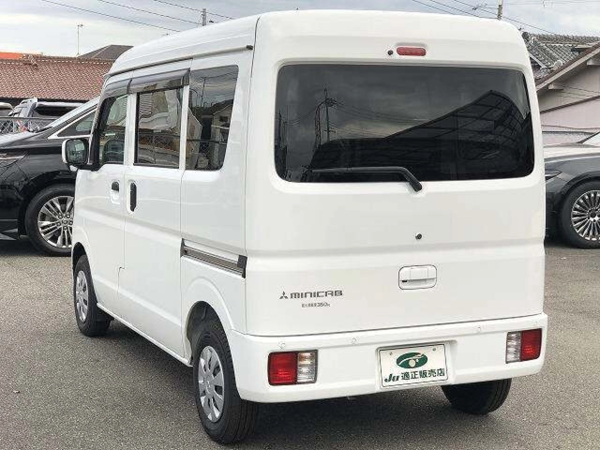 MITSUBISHI MINICAB VAN