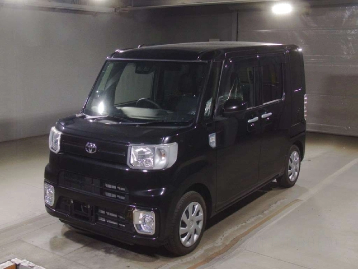 TOYOTA PIXIS MEGA LA700A 2022
