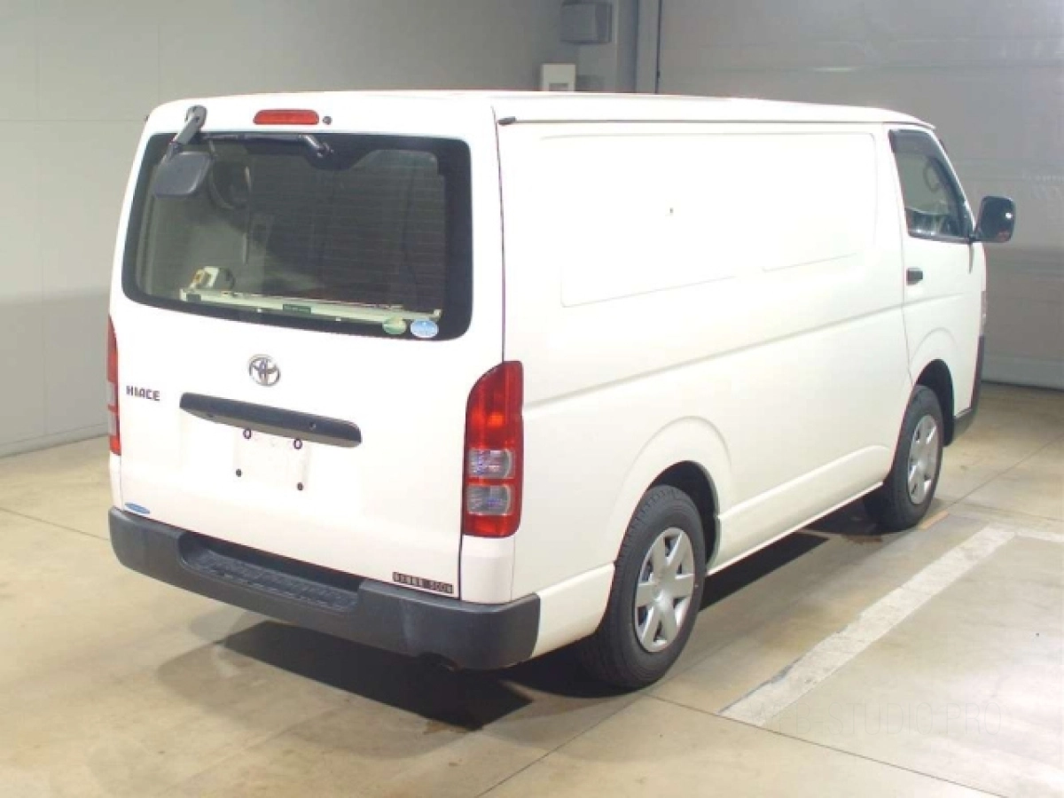 TOYOTA HIACE VAN
