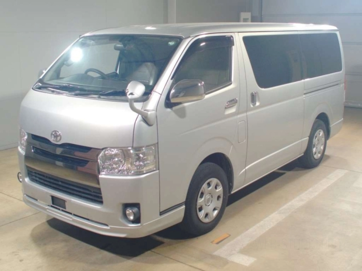 TOYOTA HIACE VAN