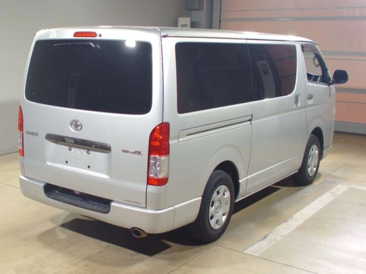 TOYOTA HIACE VAN