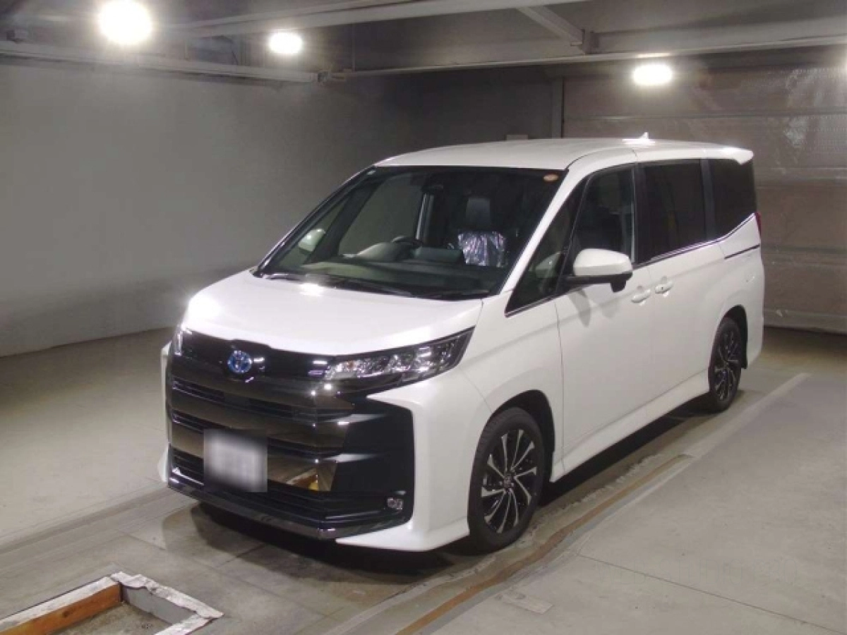 TOYOTA NOAH ZWR90W 2025
