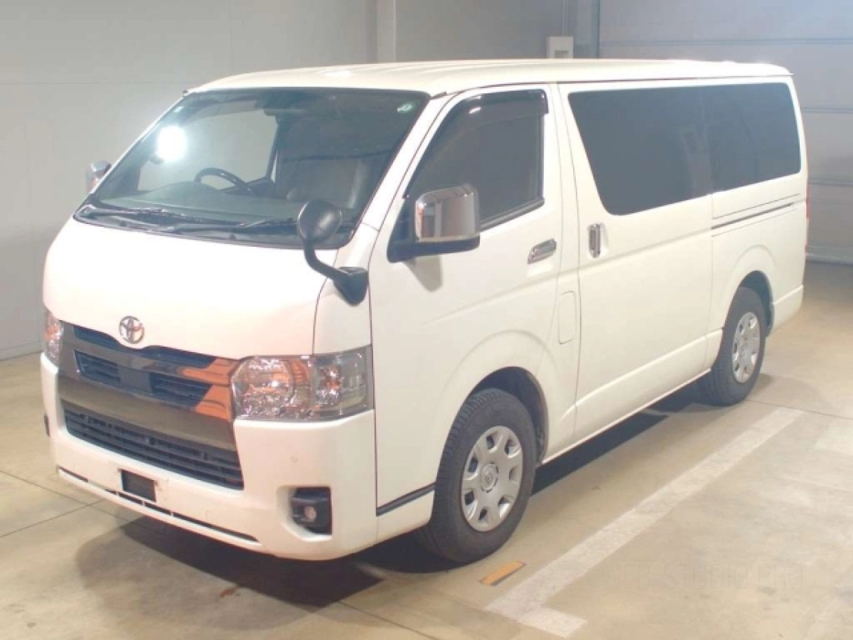 TOYOTA HIACE VAN