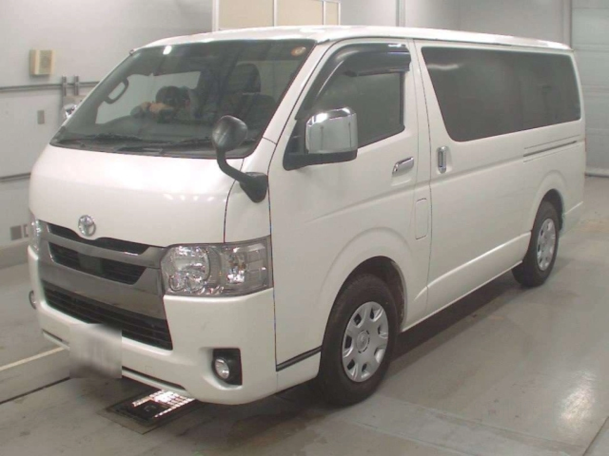 TOYOTA HIACE VAN