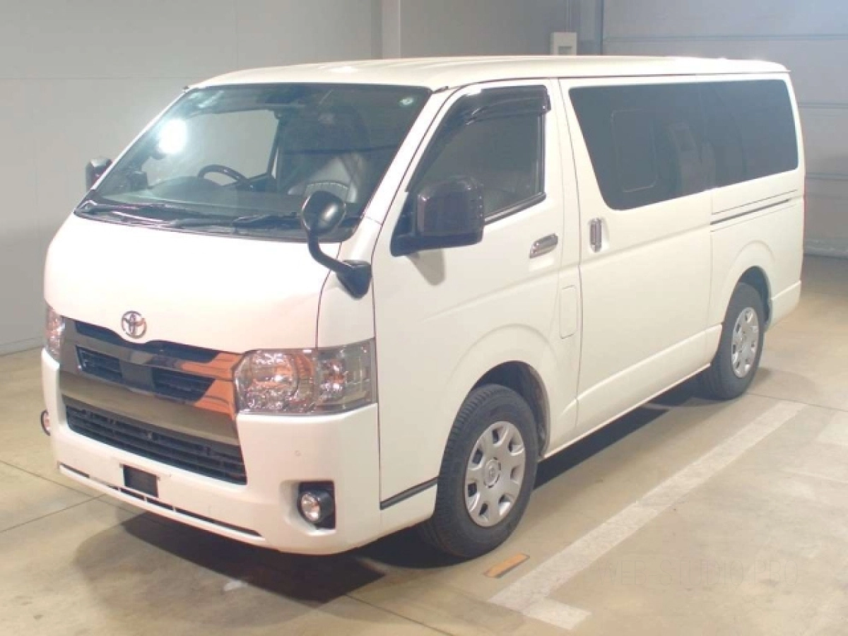 TOYOTA HIACE VAN