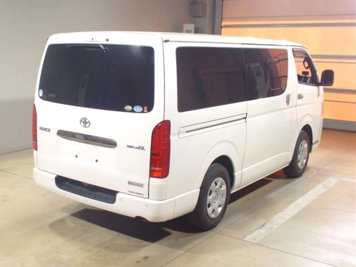 TOYOTA HIACE VAN