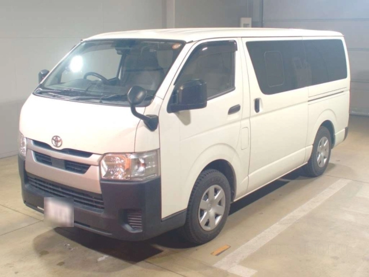 TOYOTA HIACE VAN