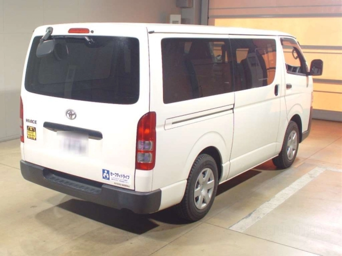 TOYOTA HIACE VAN