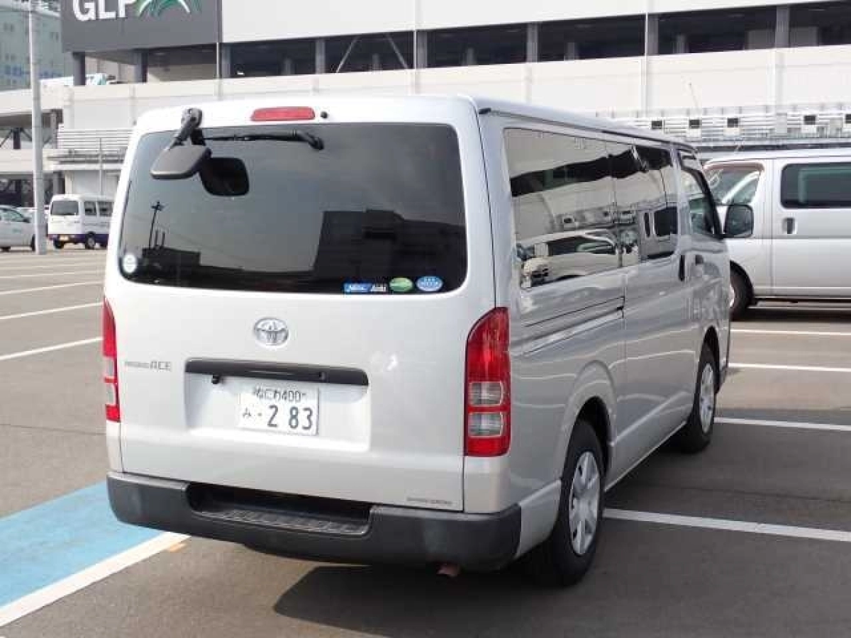 TOYOTA REGIUS ACE VAN