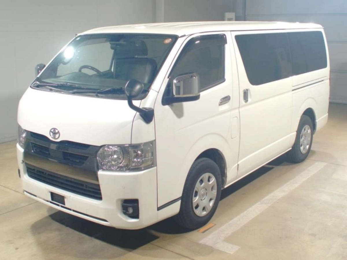 TOYOTA HIACE VAN