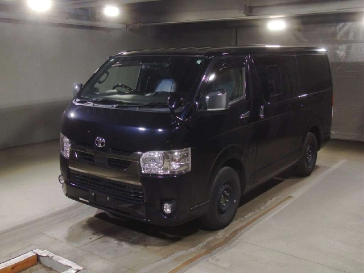 TOYOTA HIACE VAN