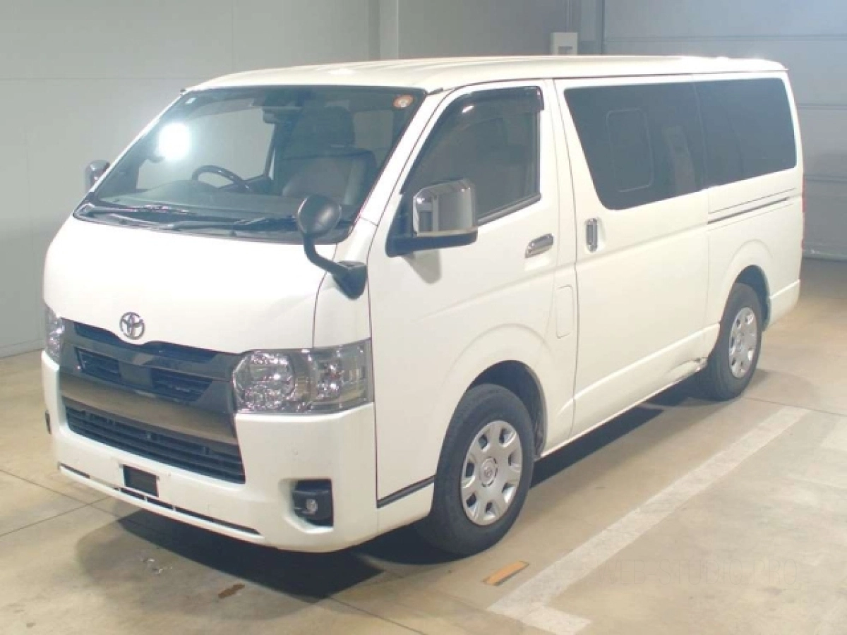 TOYOTA HIACE VAN