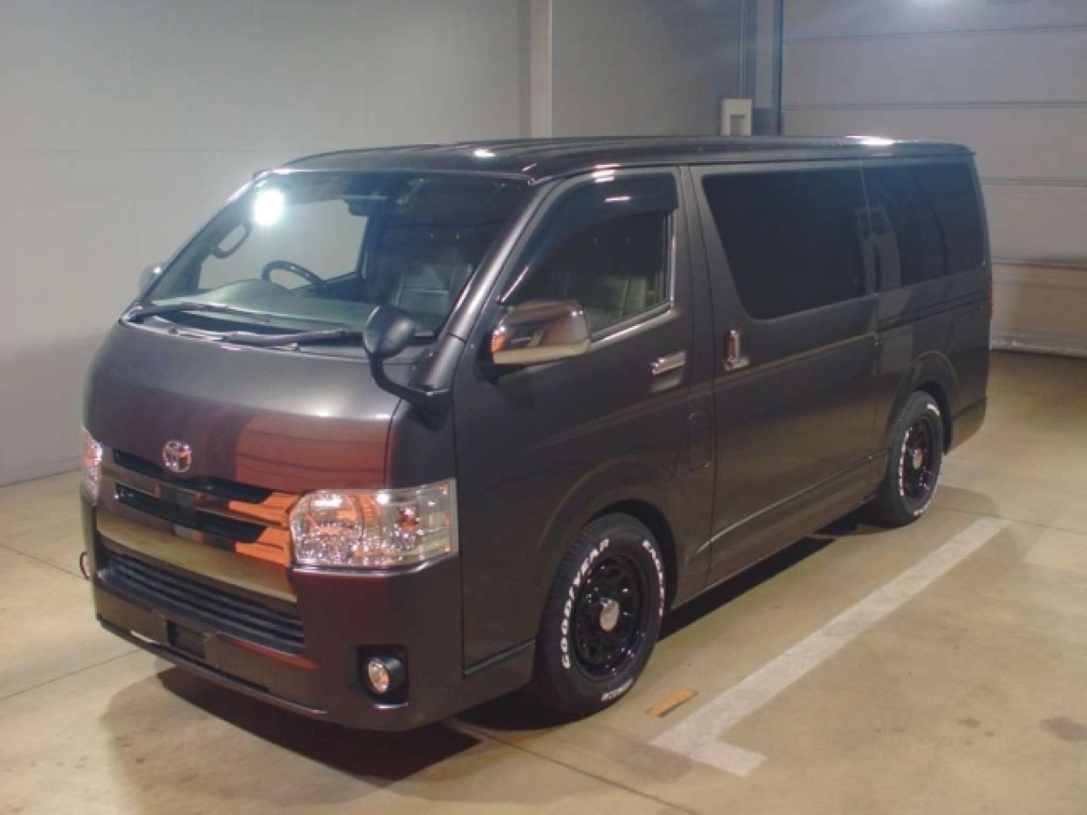 TOYOTA HIACE VAN