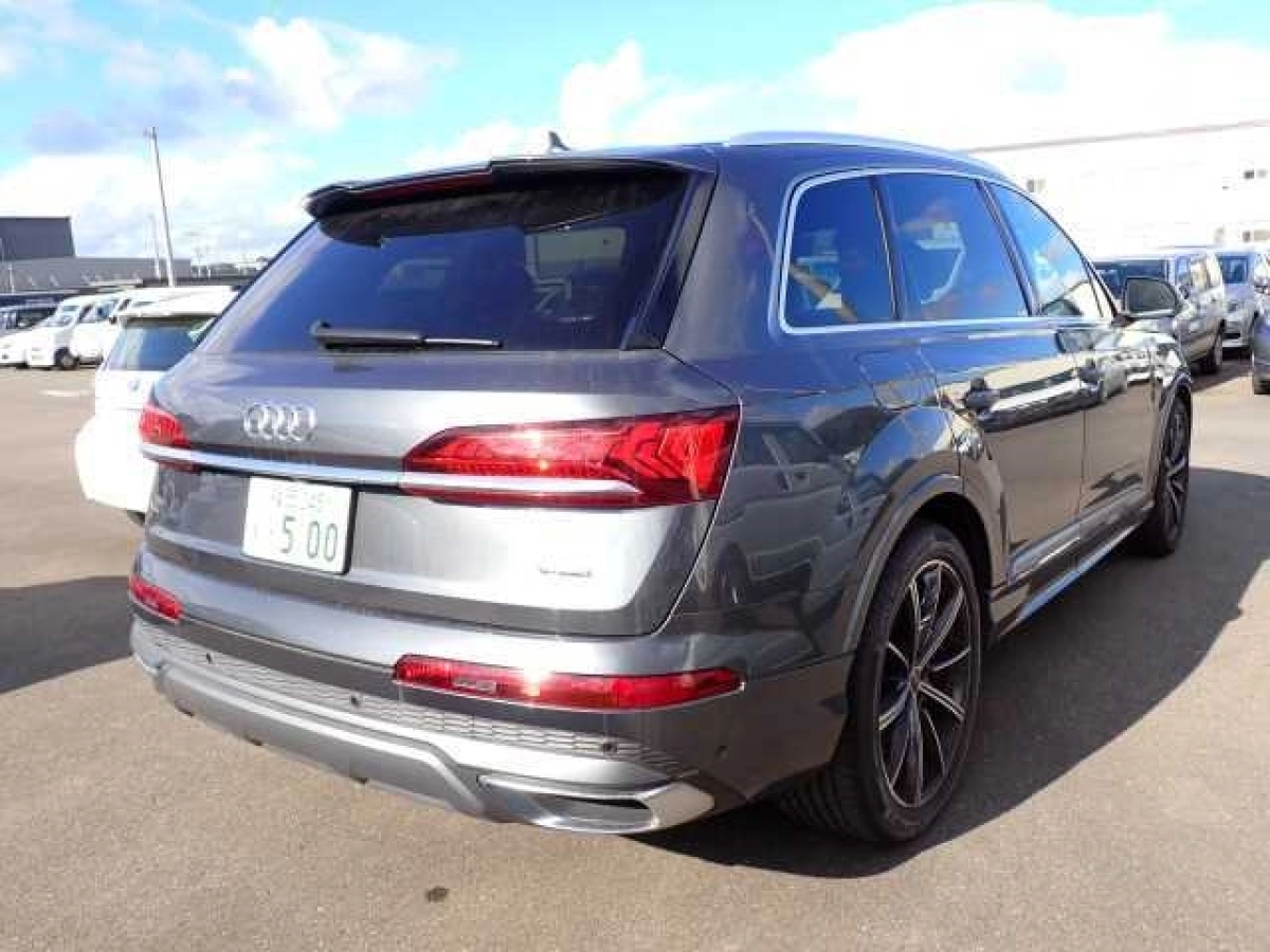 AUDI Q7
