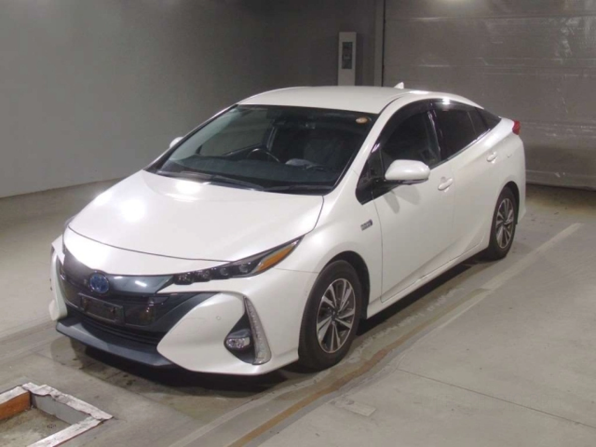 TOYOTA PRIUS PHV ZVW52 2019