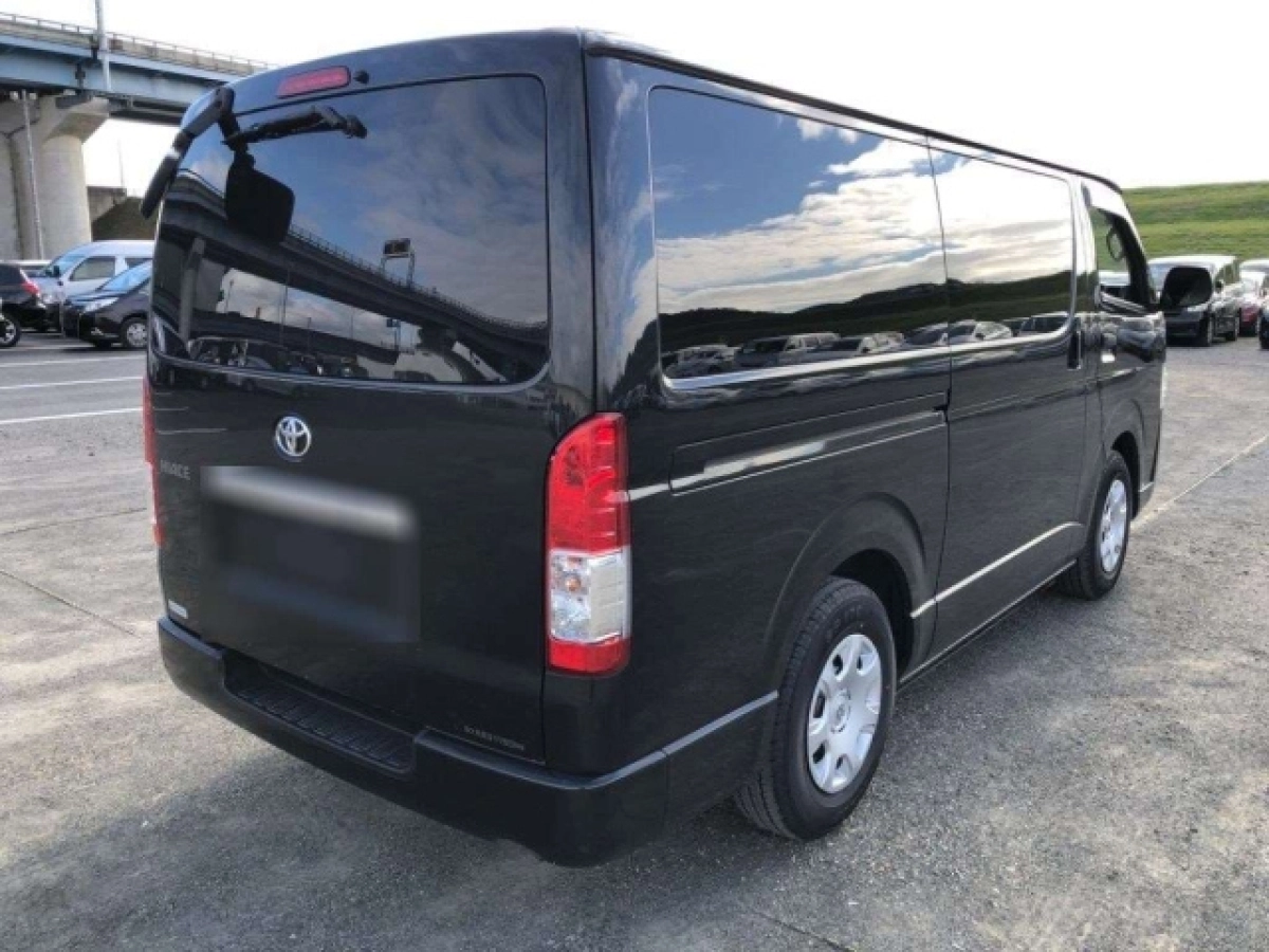 TOYOTA HIACE VAN