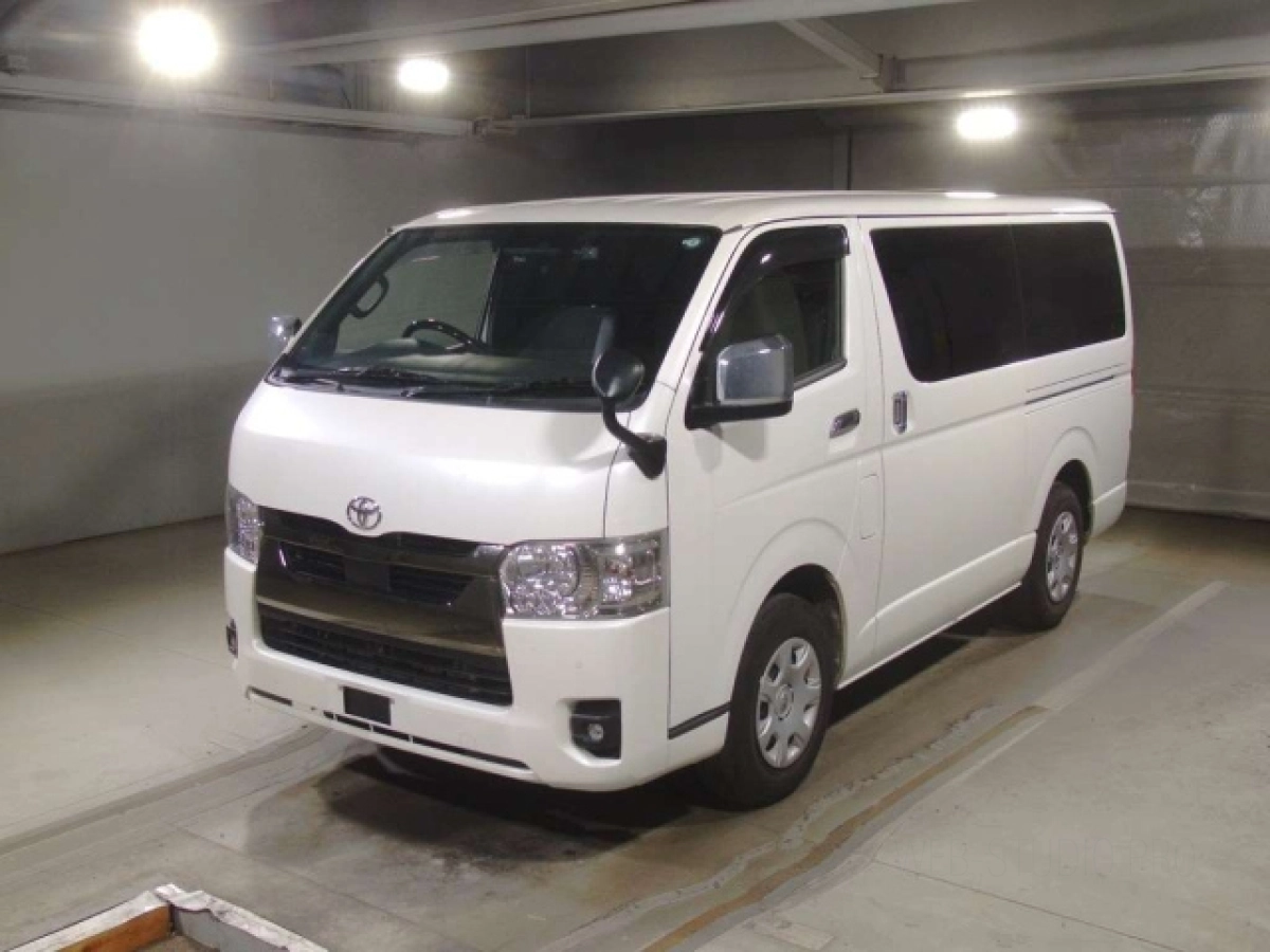 TOYOTA HIACE VAN